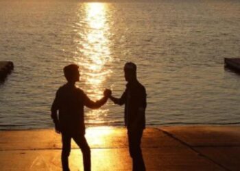 आखिर कौन होता है सच्चा मित्र, दोस्ती करने से पहले जरूर जान लें ये 5 महत्वपूर्ण बातें.