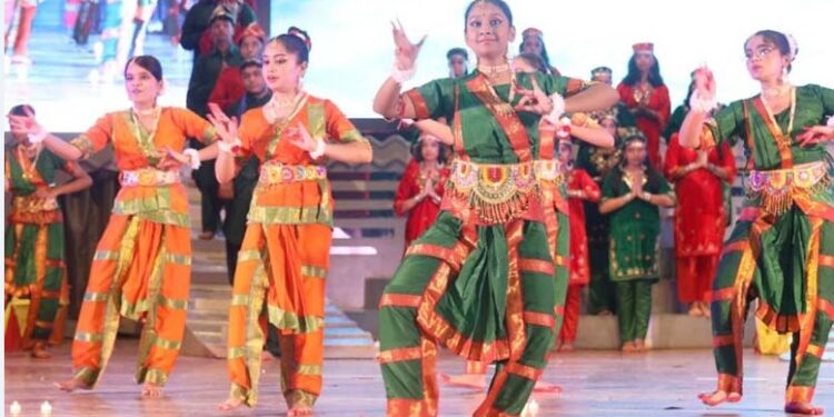 सी.एम.एस. आनन्द नगर कैम्पस का‘ग्रैण्डपैरेन्ट्स एण्ड पैरेन्ट्स ईवनिंग समारोह’ सम्पन्न￼