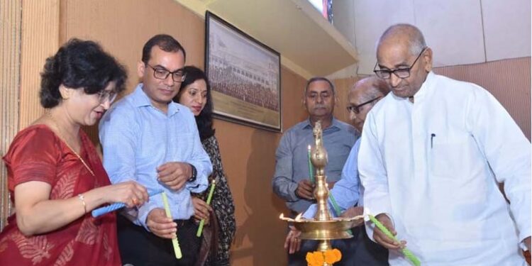 भावी पीढ़ी में सकारात्मक दृष्टिकोण विकसित करें- आलोक कुमार, सचिव, उ.प्र. शासन￼