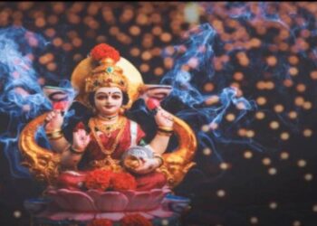 मां लक्ष्मी आपके घर आने से पहले देती हैं ऐसे कुछ संकेत, धन लाभ और ऐशोआराम में होती है बढ़ोतरी