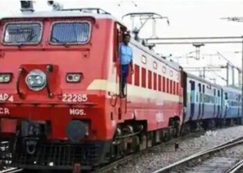 रेल यात्रियों को बड़ा झटका, लखनऊ की 30 ट्रेनें रद्द, तीन दर्जन गाड़ियों का रूट बदला
