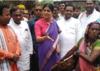 केंद्रीय मंत्री अनुप्रिया पटेल ने बाढ़ प्रभावित क्षेत्रों का किया दौरा, बांटे राशन किट और लंच पैकेट