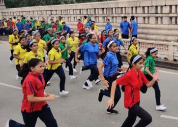 राष्ट्रीय खेल दिवस के उपलक्ष्य में सी.एम.एस. आनन्द नगर द्वारा मिनी मैराथन दौड़ का आयोजन￼