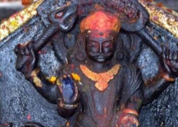 19 साल तक रहती है शनि की महादशा, जानें इसके दुष्प्रभाव और बचने के उपाय