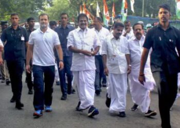 भारत जोड़ो यात्रा के बीच भगवा रंग में दिखा कांग्रेस कार्यालय, अब दोबारा हो रही पुताई