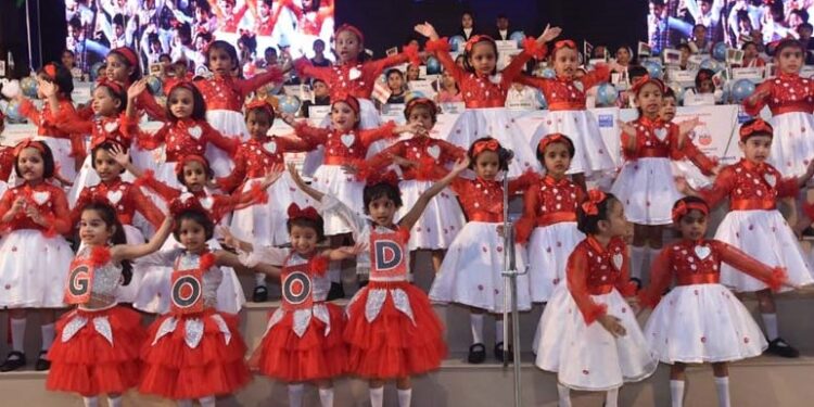 किड्स बोनान्जा में शिक्षात्मक-साँस्कृतिक कार्यक्रमों की इन्द्रधनुषी छटा बिखेरी सी.एम.एस. छात्रों ने