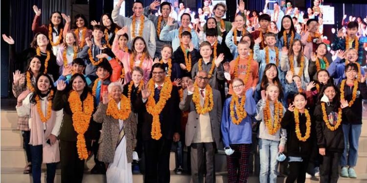 जिलाधिकारी श्री सूर्यपाल गंगवार ने किया ‘अन्तर्राष्ट्रीय बाल शिविर’ का उद्घाटन