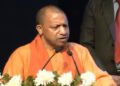कोरोना के दौरान मृतक पत्रकारों के परिजनों को CM योगी ने 10-10 लाख का सौंपा चेक