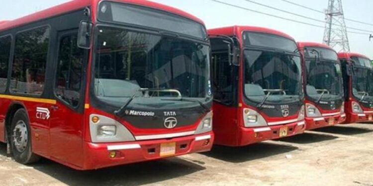 कोहरे के कारण रात में बसों का संचालन बंद होने से यात्रियों में नाराजगी