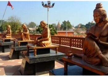 हिन्दू धर्म: भविष्य पुराण कहता है कि उपाध्याय, आचार्य, गुरु, महागुरु में अंतर है