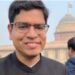 आंखों से नहीं देख सकते IAS अधिकारी, दूसरे प्रयास में ऐसे क्लियर की थी UPSC की परीक्षा
