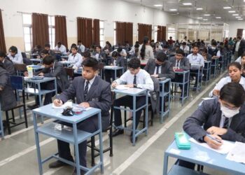 आई.एस.सी. बोर्ड परीक्षायें प्रारम्भ परीक्षा में आत्मविश्वास बनाये रखें छात्र- डा. जगदीश गाँधी