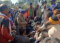 कानपुर देहात मामले में एक्शन, एसडीएम हिरासत में, नहीं उठ पाए मां-बेटी के शव