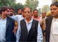 आजम खां की बंद हो गई बोलती! मुंह-कान पर उंगली रखकर किया इशारा