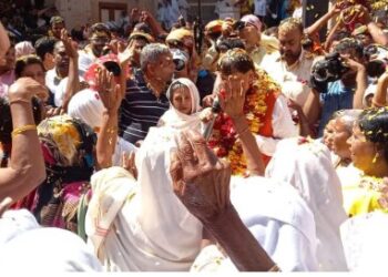 ब्रज में 8 साल से खेली जा रही एक खास होली, विधवाओं के जीवन को दे रही नया रंग