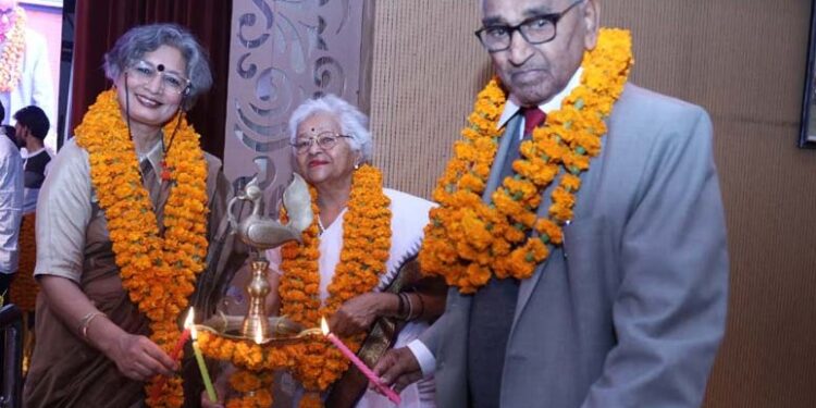 सी.एम.एस. के मेधावी छात्र पुरष्कृत