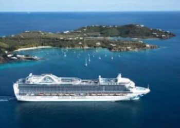 क्रूज जहाज पर रहस्यमयी बीमारी का शिकार हुए 300 लोग, मचा हड़कंप