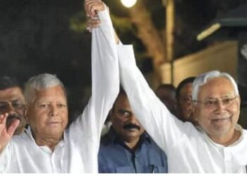 नीतीश फिर छोड़ने लगे लालू यादव का हाथ? CBI एक्शन पर JDU नेताओं की चुप्पी कुछ तो कहती है