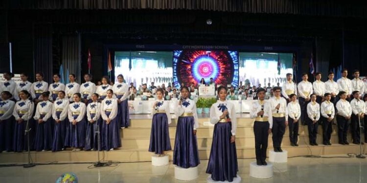 वार्षिक परीक्षा में कीर्तिमान स्थापित करने वाले मेधावी छात्र सम्मानित