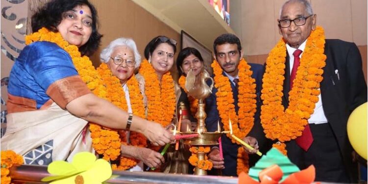 बच्चों को परमार्थ के संस्कार शुरू से ही दें- डा. जगदीश गाँधी, प्रख्यात शिक्षाविद् एवं संस्थापक, सी.एम.एस.