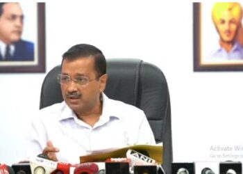 केजरीवाल का पीएम की शिक्षा पर फिर सवाल: ‘नाले की गैस से चाय बन सकती है’