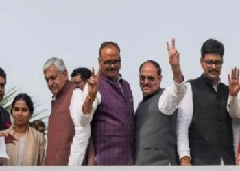 इस्तीफा, निष्कासन या चली जाएगी विधानसभा सदस्यता, सपा से बगावत करने वाले विधायकों का क्या होगा?