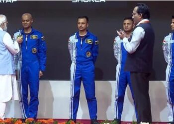 गगनयान मिशन के लिए चुने गए 4 पायलटों में कोई महिला क्यों नहीं? ISRO ने बताई यह वजह