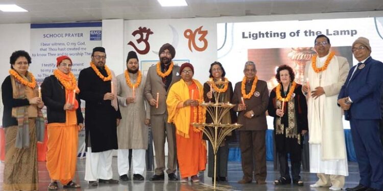 सी.एम.एस. छात्रों ने निकाला ‘धार्मिक सद्भावना मार्च’