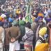 किसान फिर बढ़ा रहे दिल्ली की धड़कन, शंभू बॉर्डर पर हलचल तेज; नदी पार करने को JCB लाए