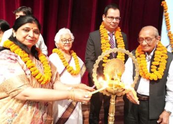 छात्रों में प्रारम्भ से ही वैश्विक दृष्टिकोण का विकास करें:श्री सुबूर एच उस्मानी, आई.आर.एस