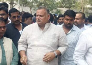 लालू यादव से आरजेडी का सिंबल लेने पहुंचे बाहुबली मुन्ना शुक्ला