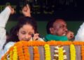 मंच से फूट-फूटकर रोने लगीं कल्पना सोरेन, जेल में बंद पति हेमंत के लिए क्या बोलीं