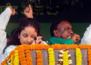 मंच से फूट-फूटकर रोने लगीं कल्पना सोरेन, जेल में बंद पति हेमंत के लिए क्या बोलीं