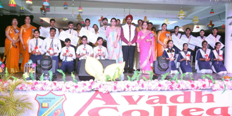 Annual Function: अवध कॉलेजिएट की रामगढ़ व दरोगा खेड़ा शाखा का वार्षिक उत्सव दरोगा खेड़ा के प्रेक्षागृह में हुआ सम्पन्न