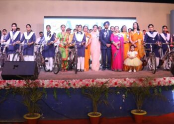 अवध कॉलेजिएट की मोहान शाखा व पारा शाखा का वार्षिक उत्सव मोहान शाखा के प्रेक्षागृह में धूमधाम संपन्न