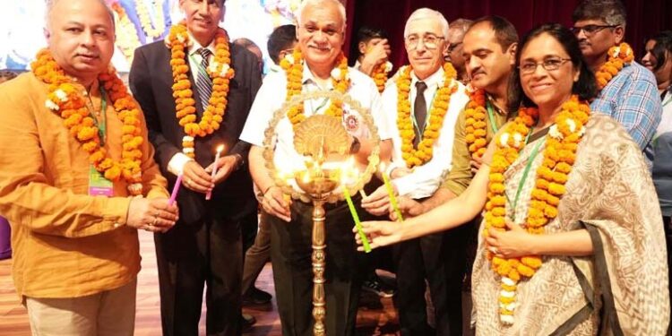 सी.एम.एस. बच्चों को ज्ञानवान व संस्कारवान बना रहा है: श्री दुर्गा शंकर मिश्र, आई.ए.एस., मुख्य सचिव, उ.प्र.