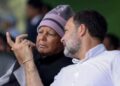 एकदम मुगलों की तरह, हिंदू त्योहारों पर मांस खाने पर घिरे राहुल गांधी और लालू यादव परिवार