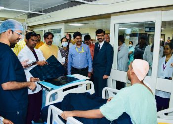 श्रम मंत्री ने किया मेडिकल कॉलेज एवं अस्पताल का दौरा