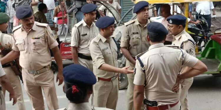Crime News, बिहार में दिनदहाड़े अधिवक्ता की हत्या, चाय पीकर लौट रहे थे घर, बदमाशों ने सिर में मारी गोली