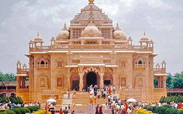 मंदिर से लौटते समय क्यों नहीं बजाई जाती है घंटी !