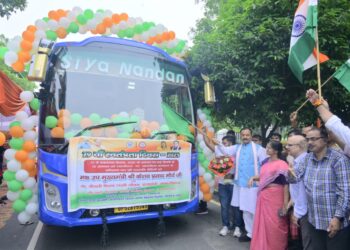 उप मुख्यमंत्री ने 14 लखपति दीदियों को स्वतंत्रता दिवस समारोह के लिए किया रवाना