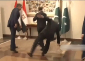 Middle East Tension: ईरान युद्ध रोकने की कोशिश में जुटा Pakistan, लेकिन क्या बिना USA-Israel के संभव है शांति?