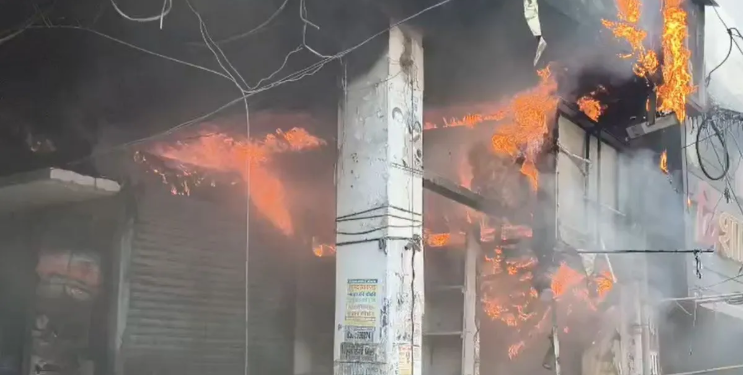 Sishamau Fire Incident: पॉश मार्केट में Safety Measures पर सवाल, व्यापारियों ने की ‘Fire Audit’ की मांग