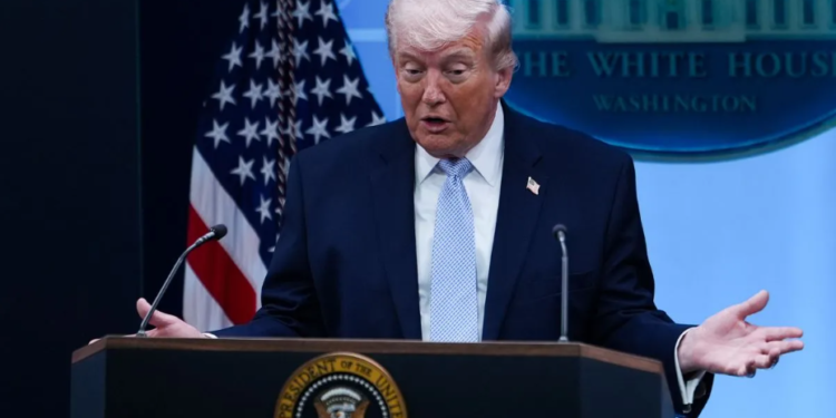 Iran US War: परमाणु खतरे और ट्रंप की दो-टूक, इजरायल के दबाव से इनकार