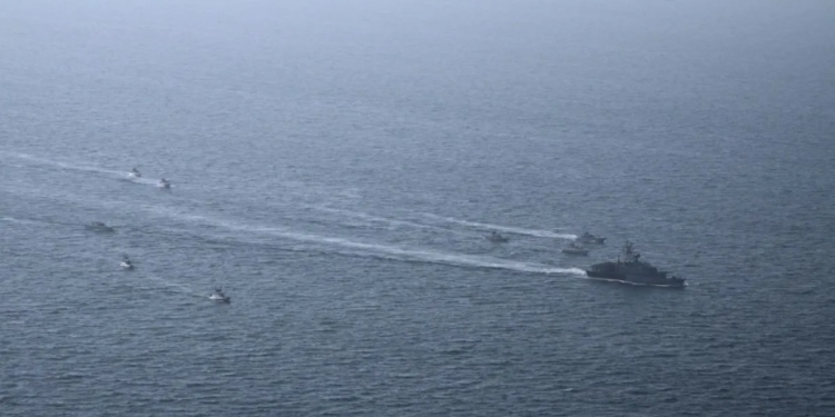 Iran US Ceasefire: फारस की खाड़ी में युद्ध के बादल और अमेरिका-ईरान के बीच खिंचती तलवारें