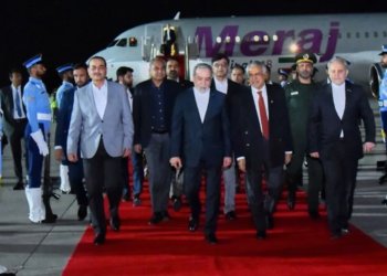 Middle East में गहराता संकट: US की सैन्य तैयारी, Hormuz पर NATO को फटकार और Islamabad में कूटनीति