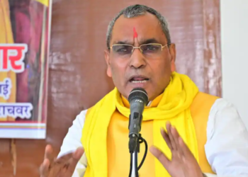 Mau की कोर्ट ने Cabinet Minister Om Prakash Rajbhar के खिलाफ जारी किया गैर-जमानती वारंट