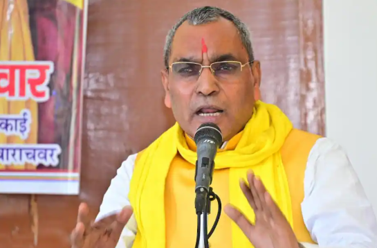 Mau की कोर्ट ने Cabinet Minister Om Prakash Rajbhar के खिलाफ जारी किया गैर-जमानती वारंट