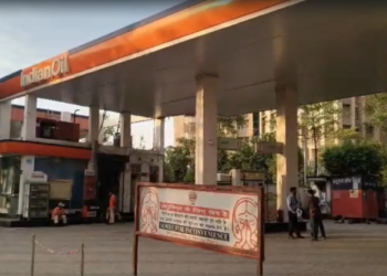 Technical Glitch & Loss: 12000 लीटर पेट्रोल बर्बाद, ट्रक की टक्कर से टैंक में घुसा बारिश का पानी