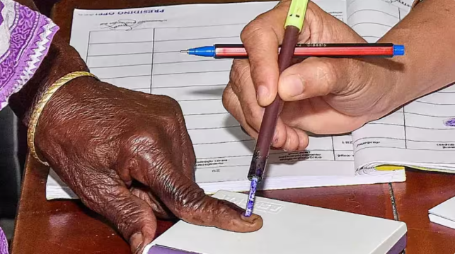 UP Election Delay यूपी पंचायत चुनाव में बड़ा बदलाव, मतदाता सूची पुनरीक्षण के कारण तय समय पर चुनाव असंभव